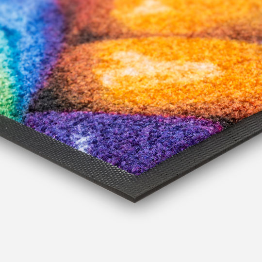 bunte Schmutzfangmatte mit Gummirand aus der Nähe